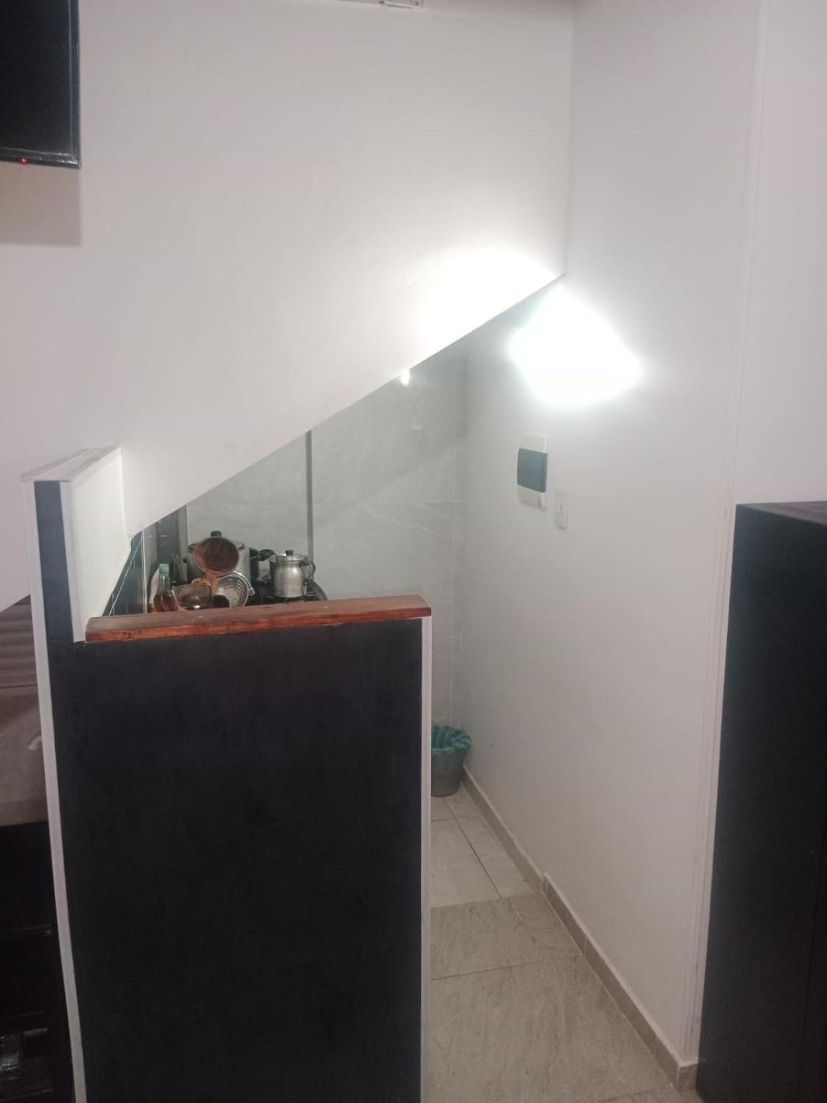 A Amoblado Con Cocina Y Bano Apartment