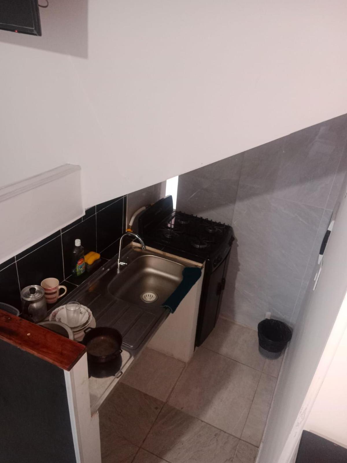 A Amoblado Con Cocina Y Bano Apartment