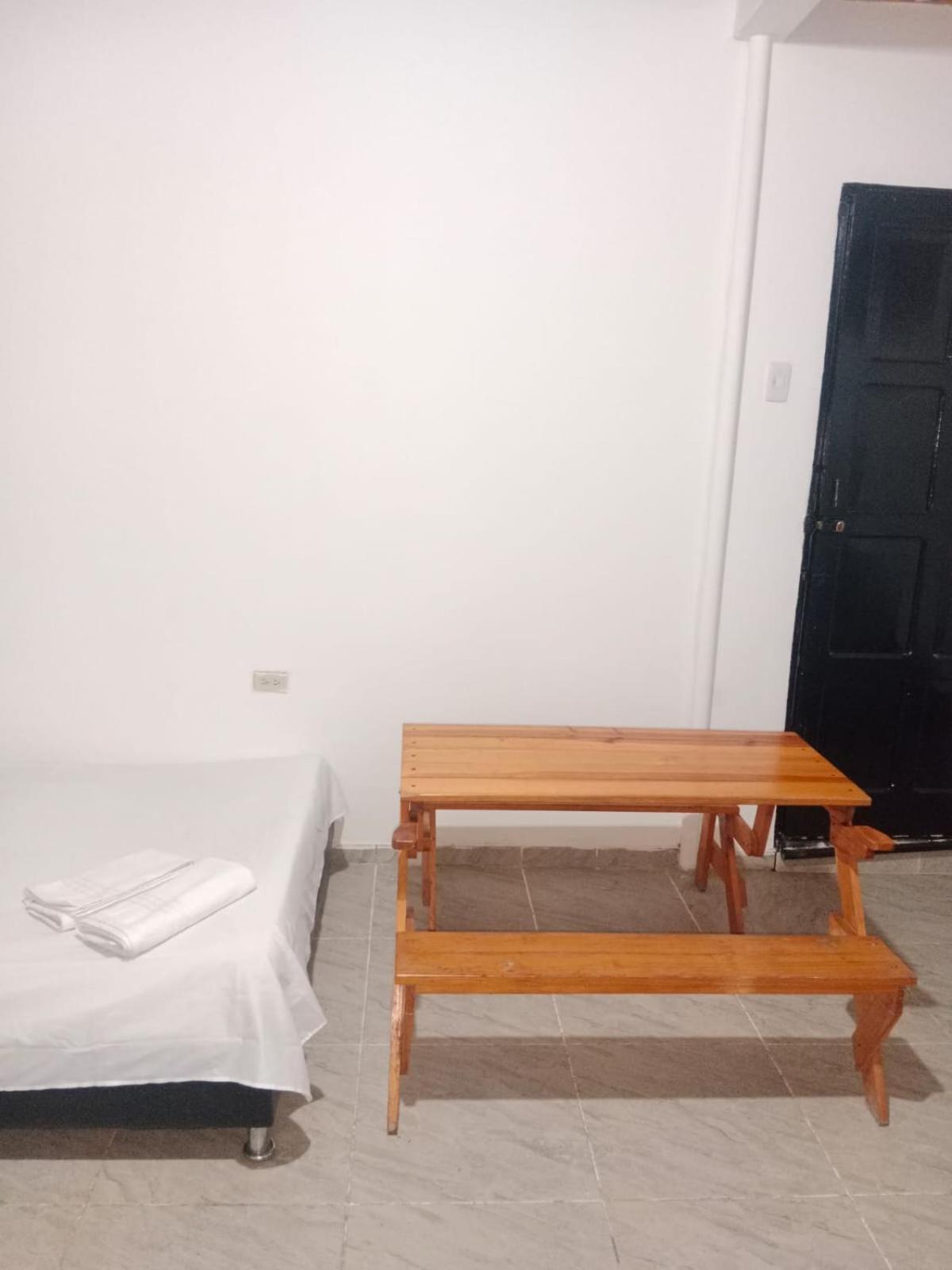 A Amoblado Con Cocina Y Bano Apartment *