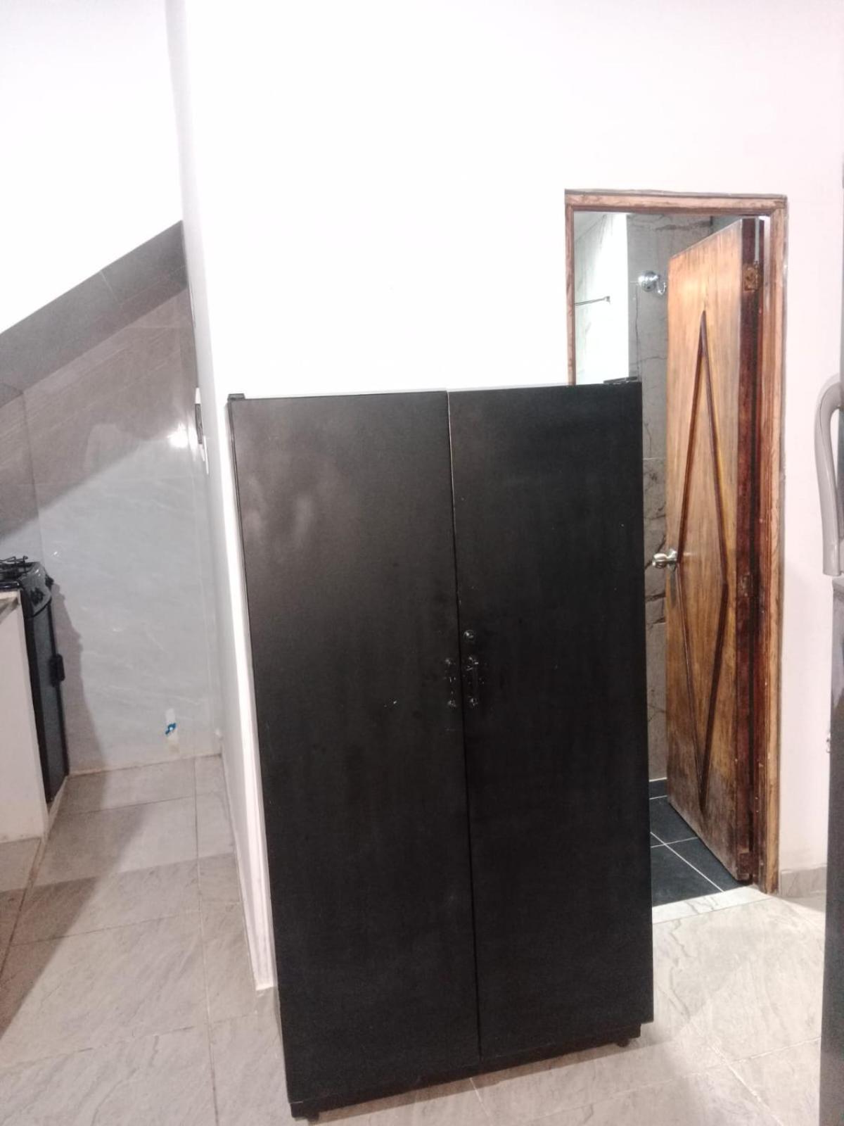 A Amoblado Con Cocina Y Bano Apartment *